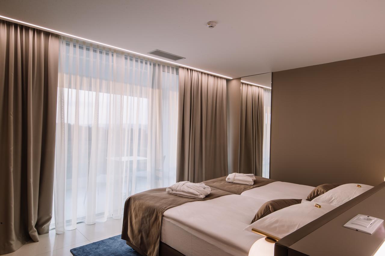 Aparthotel Joel Novalja Kültér fotó