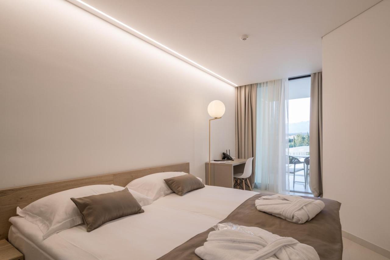 Aparthotel Joel Novalja Kültér fotó